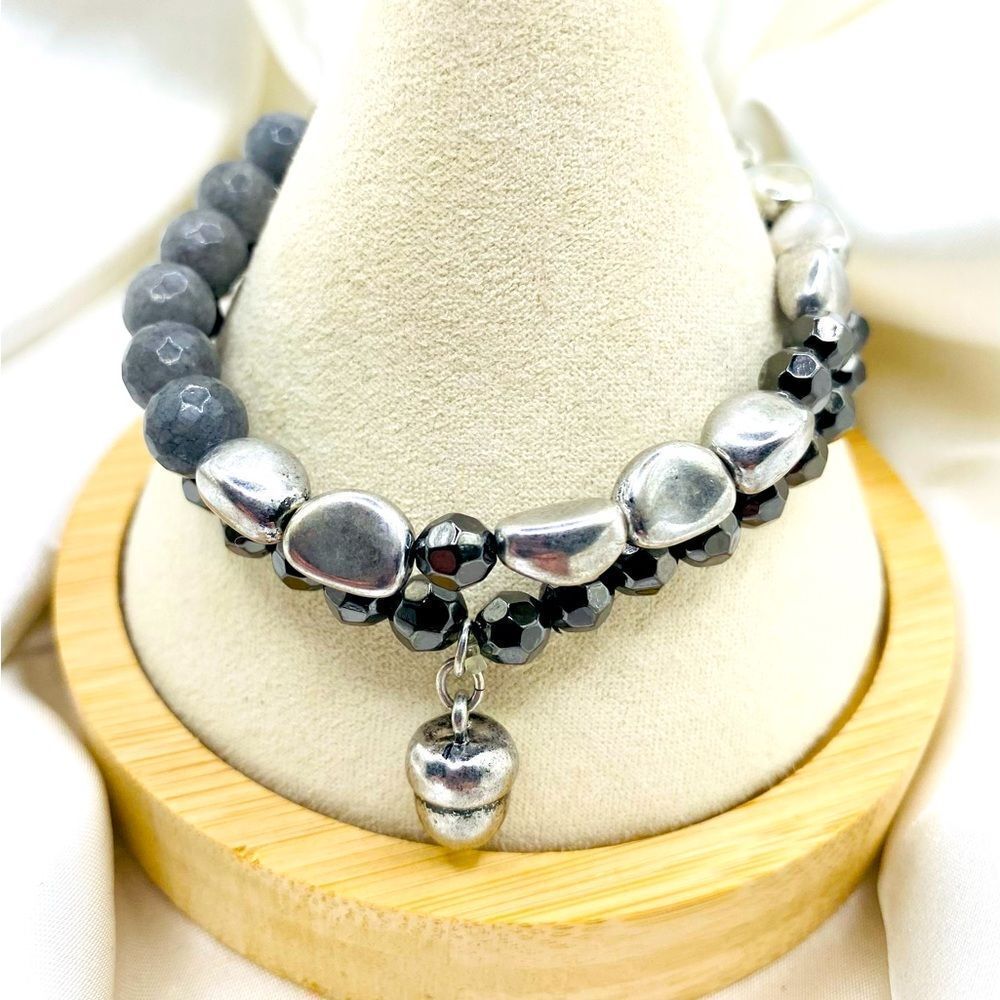 Set of 2 beaded / stone stackable stretch acorn bracelets